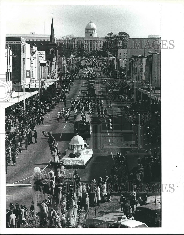 1979, Dexter Avenue towards Capitol, Fob James Inauguration Parade - Historic Images