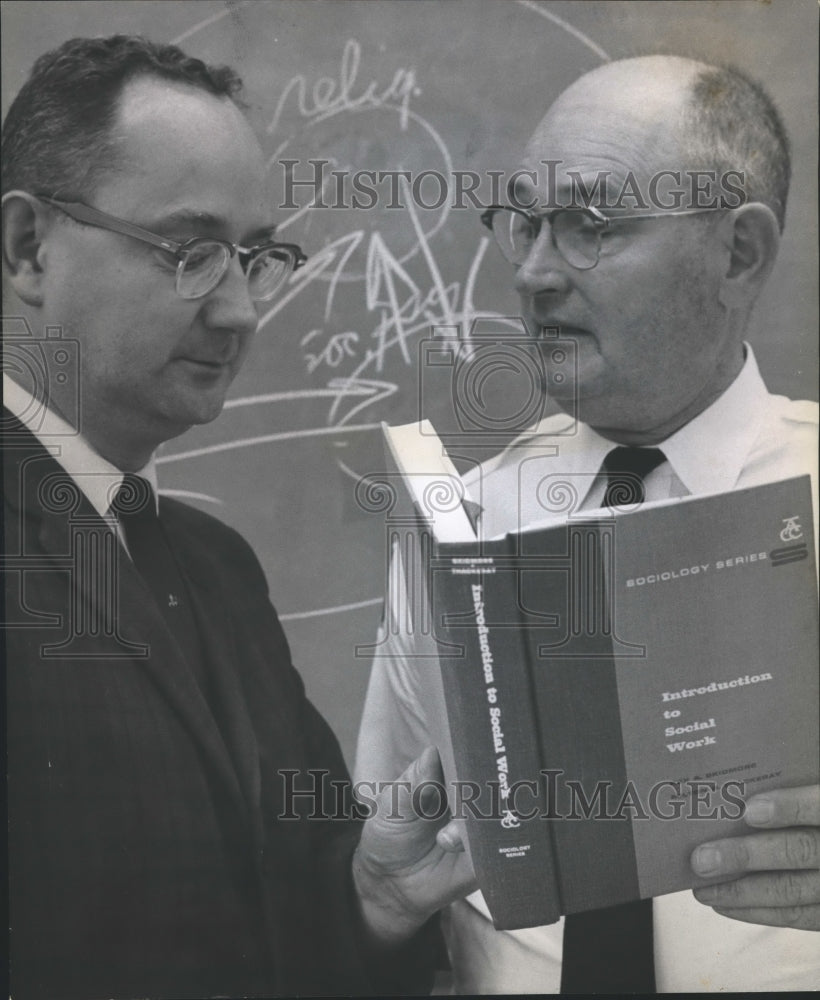 1964 Press Photo Thomas O. Harris, Police Chief of Marion, Alabama with Teacher - Historic Images