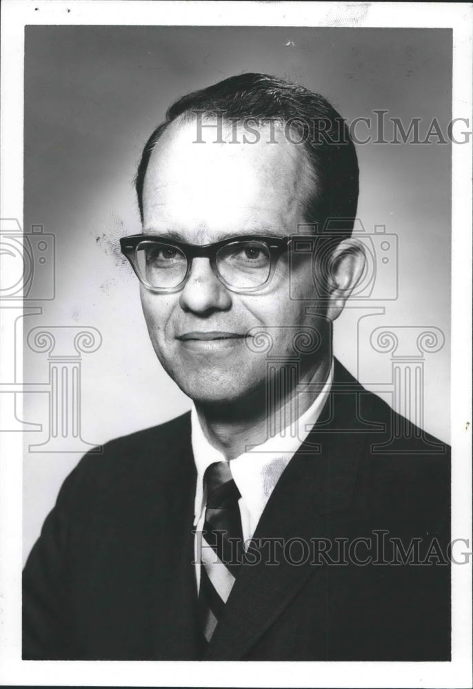 1968 Press Photo Dean Dr. John Greaves at Jefferson State Junior College - Historic Images