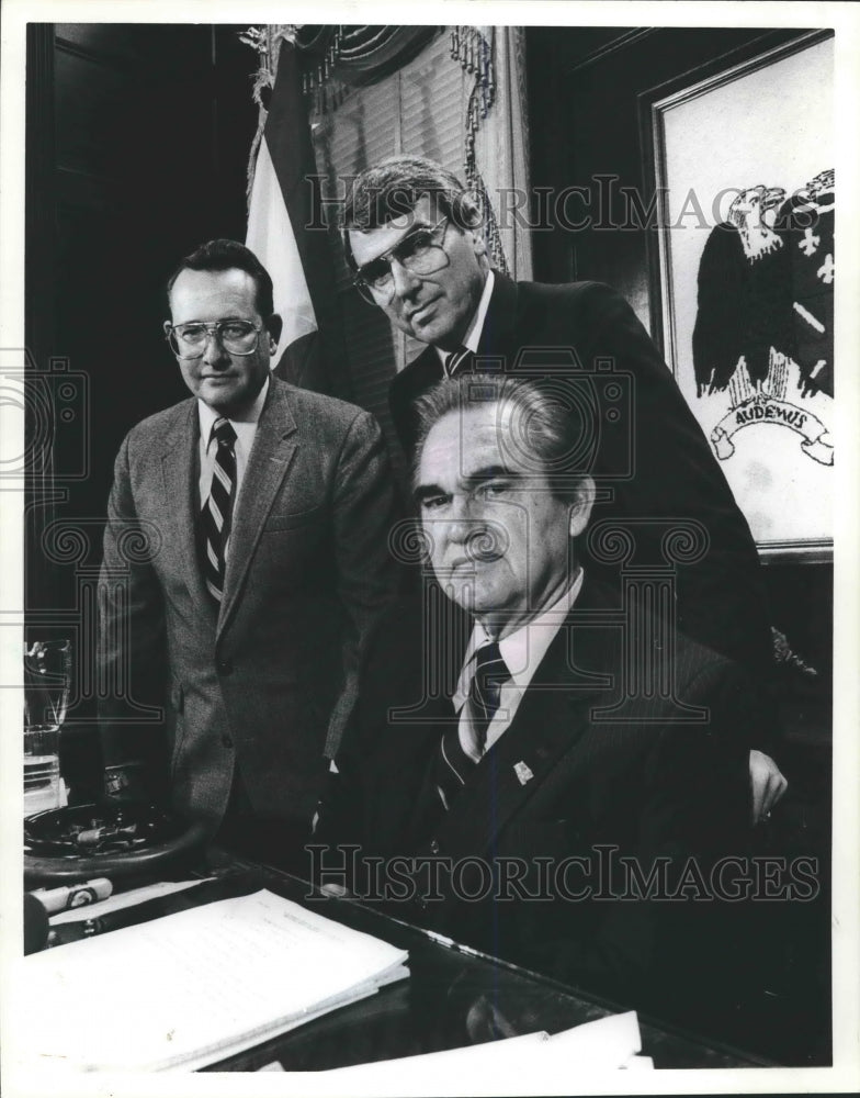 1983 Press Photo Alabama Governor George Wallace and Others - abna34930 - Historic Images