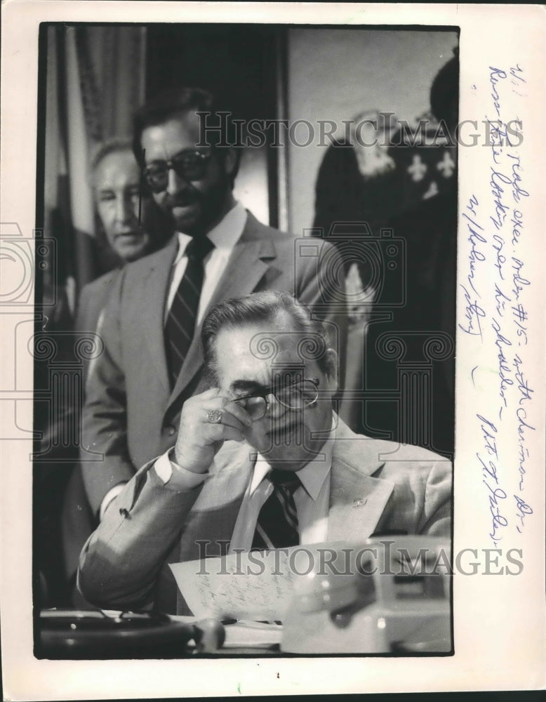 1983, Alabama Governor George Wallace signs DUI Legislation - Historic Images