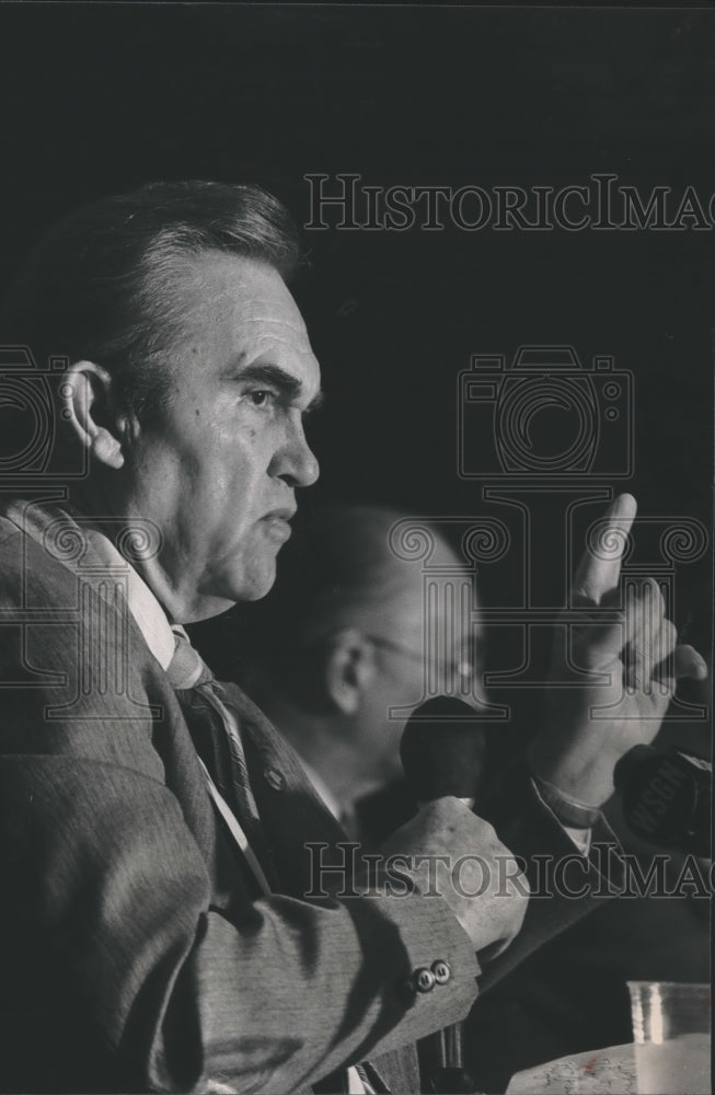 1983 Alabama Governor George Wallace criticizes anti-business talk - Historic Images