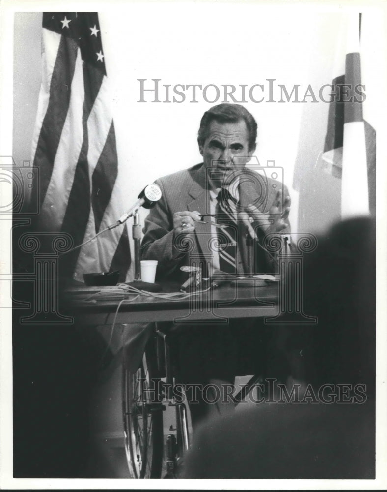 1983 Press Photo Alabama Governor George C. Wallace at press conference - Historic Images