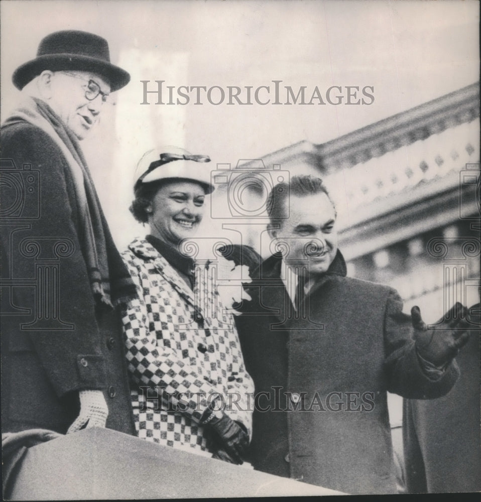 1967 Press Photo Former Governor George Wallace waves to Governor Robert McNair - Historic Images