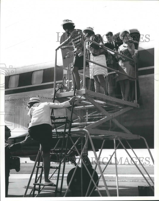 Press Photo Lisa Taylor Wallace with Others on George Wallace Campaign - Historic Images