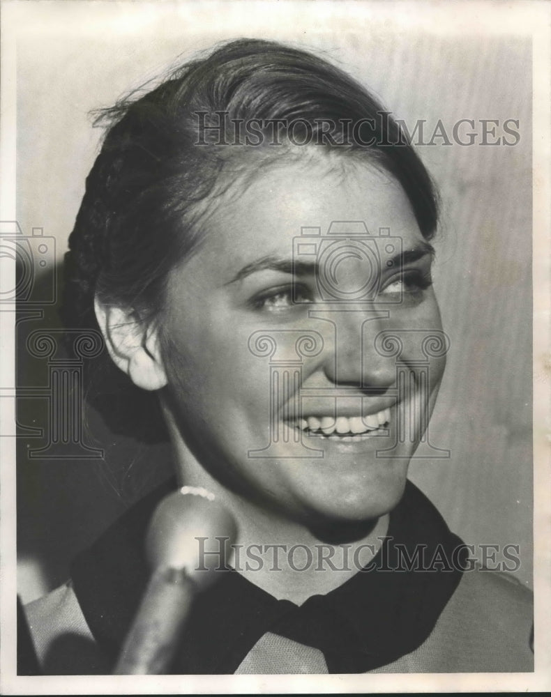1964 Press Photo Mrs. Foster Jordan, Airline Stewardess of Birmingham plane - Historic Images