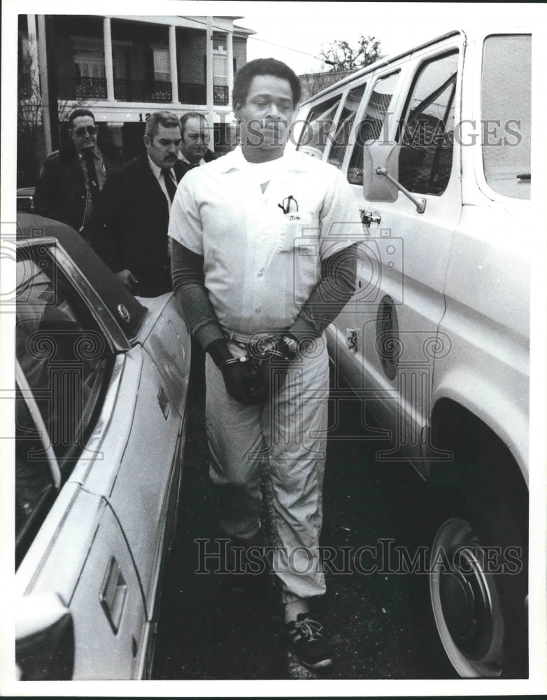 1983, Johnny Lee Harris arriving at Montgomery County Courthouse - Historic Images