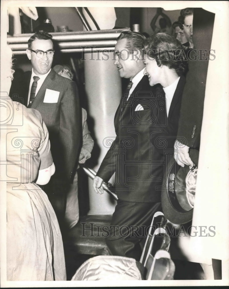 1966 Press Photo Governor, Mrs. Wallace at Montgomery rally announcing her bid - Historic Images