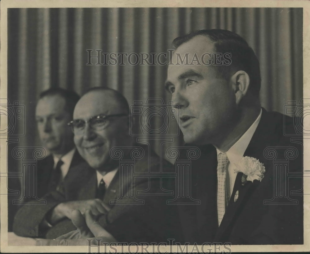 1960 Press Photo Alabama Governor John Patterson with unidentified others - Historic Images