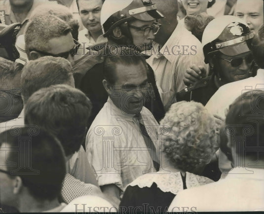 1969, Former Alabama Governor mingles with crowd - abna35427 - Historic Images