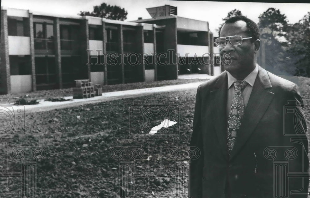 1973 Press Photo Dr. Daniel T. Grant, new Daniel Payne College Dorm, Alabama-Historic Images