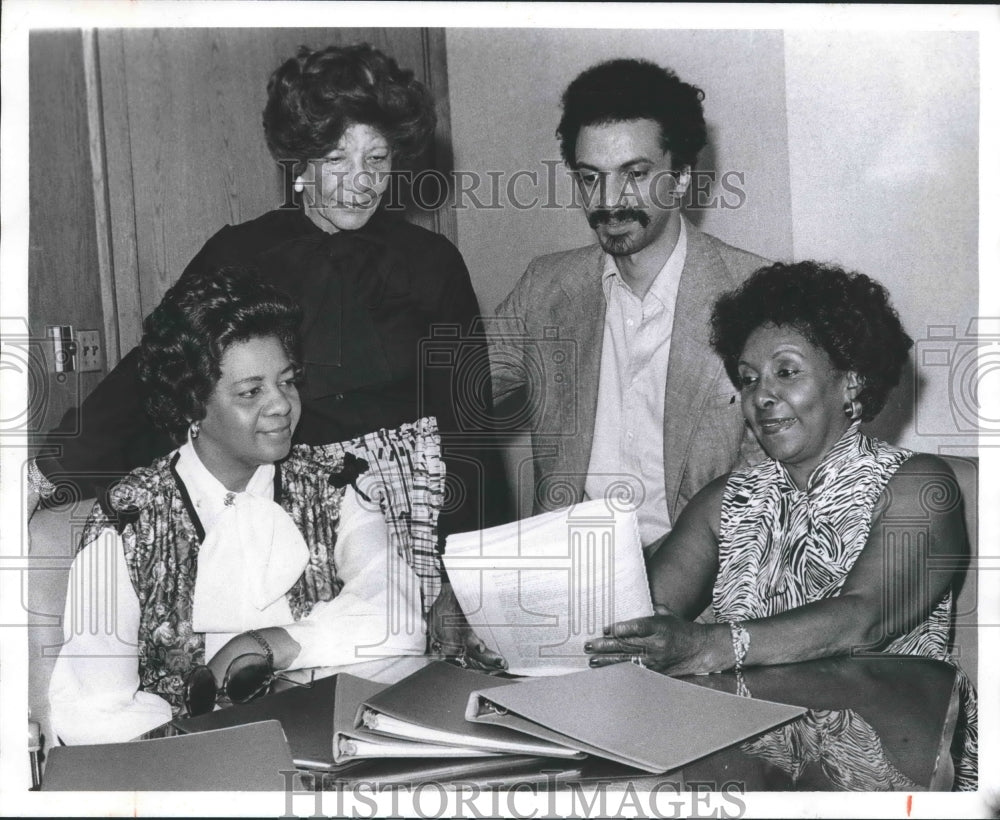 1978 Press Photo Tony Harrison &amp; Metropolitan Democratic Women&#39;s Club, Alabama - Historic Images