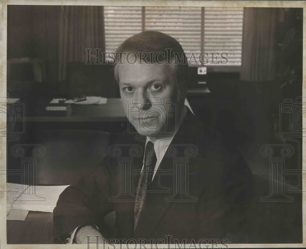 1975 Press Photo Frederick Harris, advertising consultant to Parisian stores - Historic Images