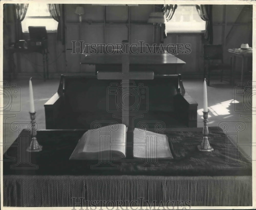 1942 Press Photo &quot;Worship Table&quot; in Recreation Room Fort Mclellan, Alabama - Historic Images