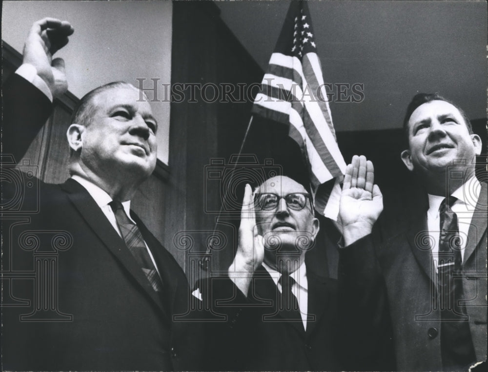 1967 Press Photo W.C. Green, Ed Gilmore, Tom Pinson, County commissioner oath - Historic Images