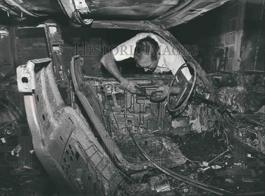 1983, fire marshall Richard Keith checking Gaye Hart's firebombed car - Historic Images