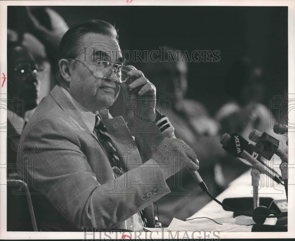 1958 Governor George Wallace at County Commission meeting, Alabama - Historic Images