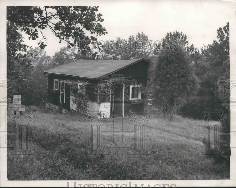 1947 Press Photo Small home in wooded area - abna35662 - Historic Images