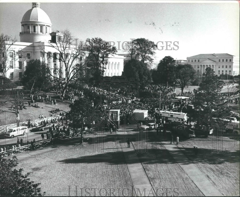 1979, Large crowd at Alabama capitol building for inaugural - Historic Images