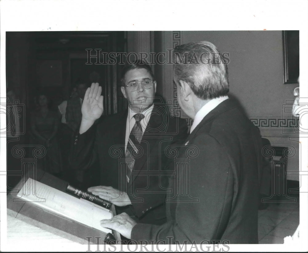1982 Ronald Jones takes oath as Alabama Examiner - Historic Images