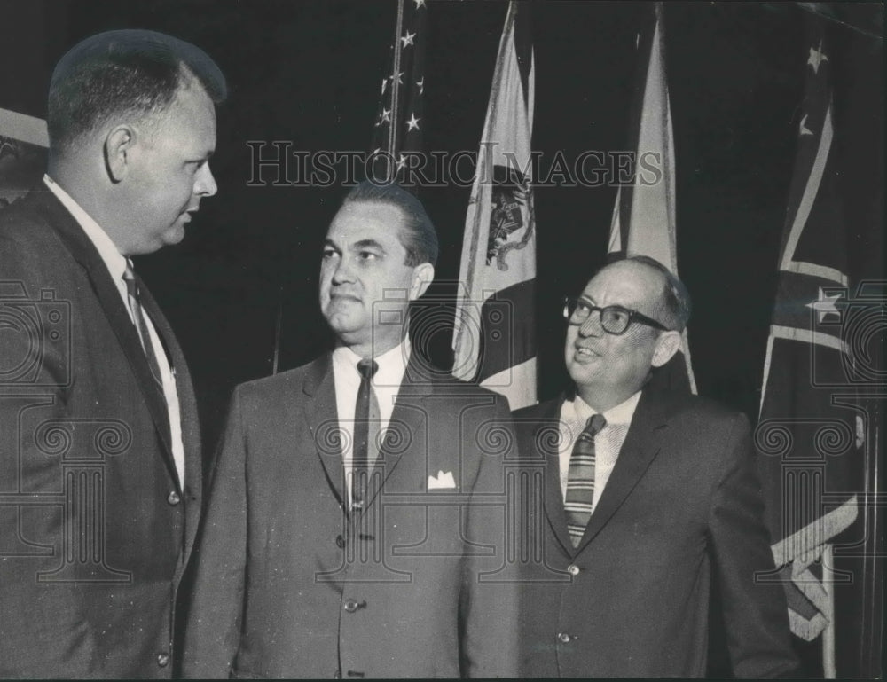 1965 Press Photo Alabama Governor with Ed Ewing and Bill Jones, press aides - Historic Images