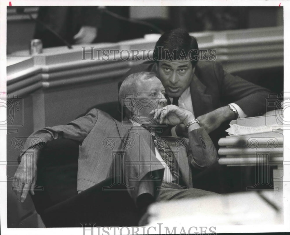 Press Photo Pete Turnham and Steve Flowers talking in house chamber, Alabama - Historic Images