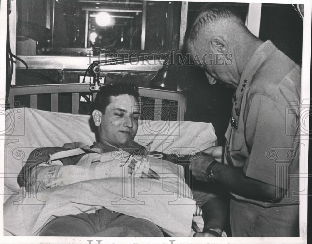 1988, Vietnam Veteran Harold Fox awarded Purple Heart, Alabama - Historic Images