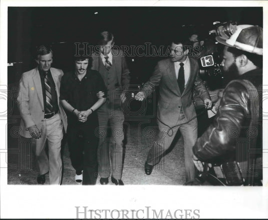 1982, Steven Fike escorted by police officers in Fairfield - Historic Images