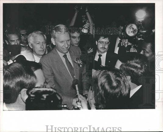 1990, Governor Guy Hunt speaks to press - abna35848 - Historic Images