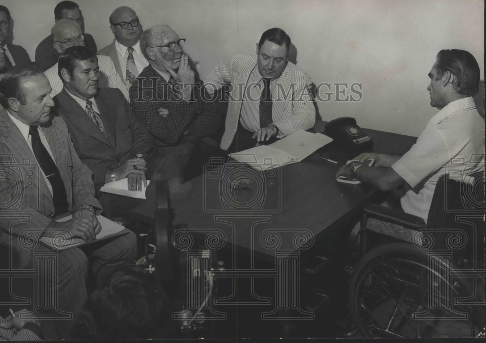 1972 Alabama Governor George C. Wallace holds cabinet meeting - Historic Images