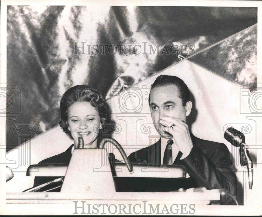 1966, Governor and Mrs. George C. Wallace announcing her candidacy - Historic Images