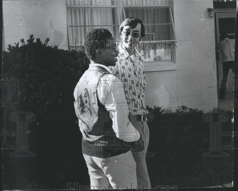 1974 Press Photo Doctor Max Joiner, Thomasville Human Resource Center, Patient - Historic Images