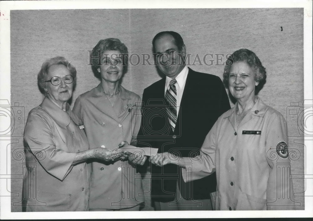 1979, Doctor Leon Hamrick with Floyd Noland Auxiliary Members - Historic Images