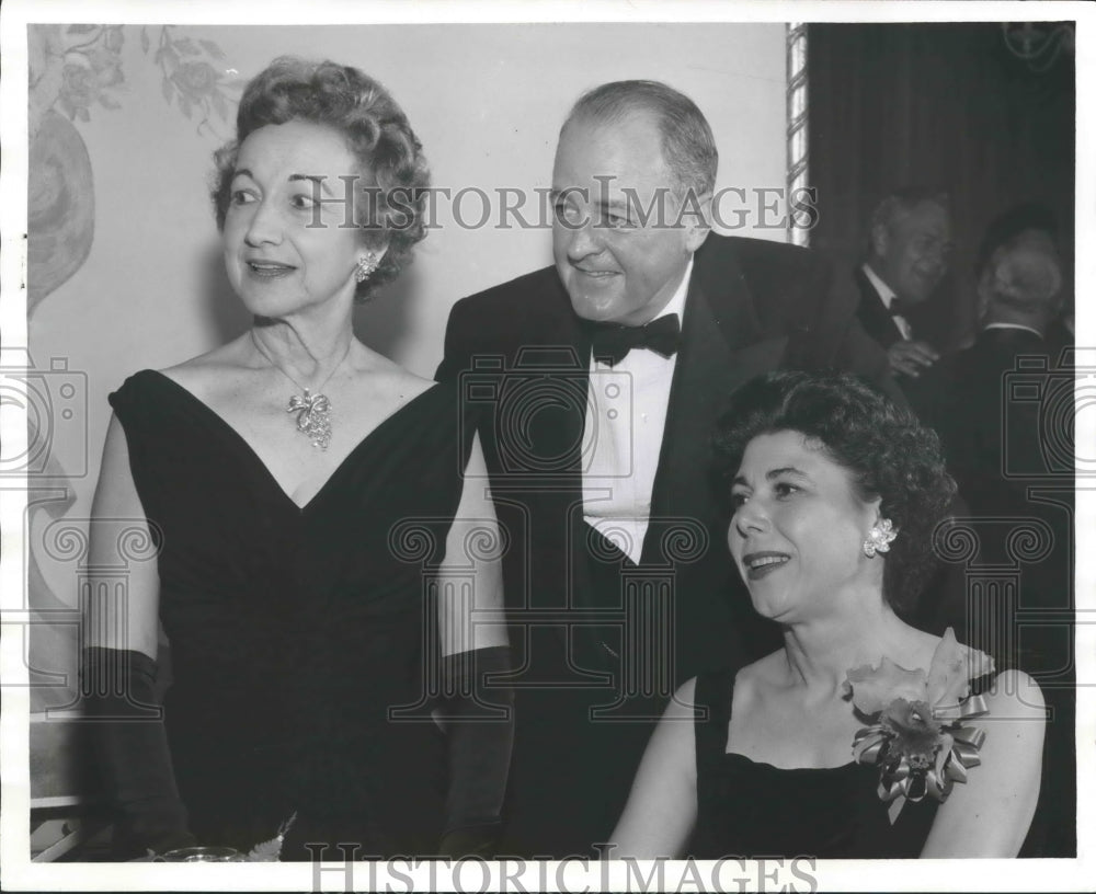 1960 Mrs. Barney Ireland, left, Mr. and Mrs. J. Kirkman Jackson - Historic Images