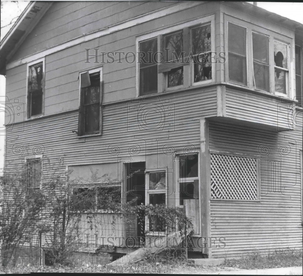 1977, Home in Inglenook, Alabama that needs repairs - abna35967 - Historic Images