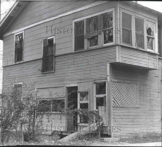1977, Home in Inglenook, Alabama that needs repairs - abna35967 - Historic Images