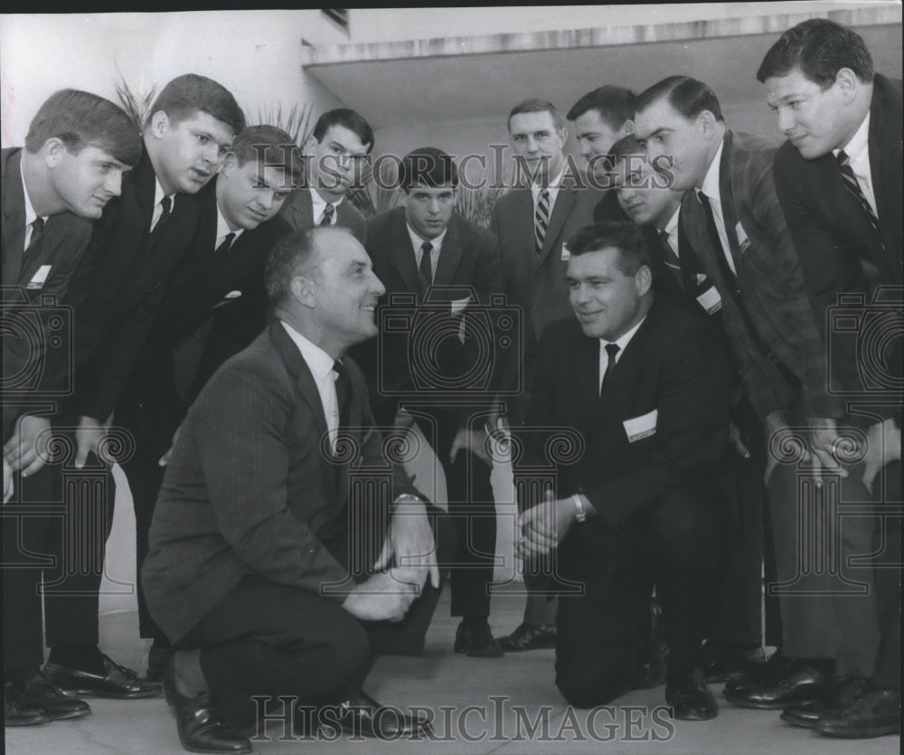 1967 Press Photo Key Members of the Alabama Hawks professional football team - Historic Images