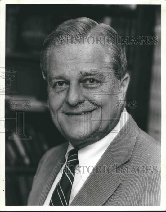 1981, S. Richardson Hill, prexy, University of Alabama at Birmingham - Historic Images