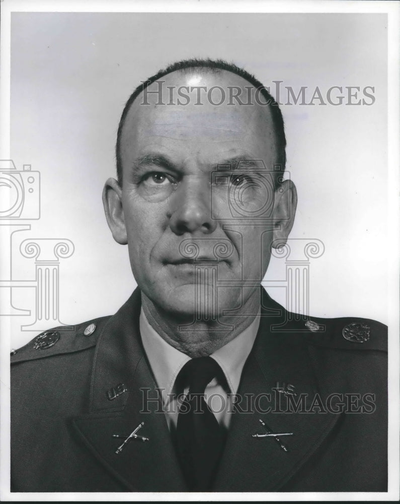 1969 Press Photo Retiring Lieutenant Colonel Ollie J. Heath, Probation Officer - Historic Images