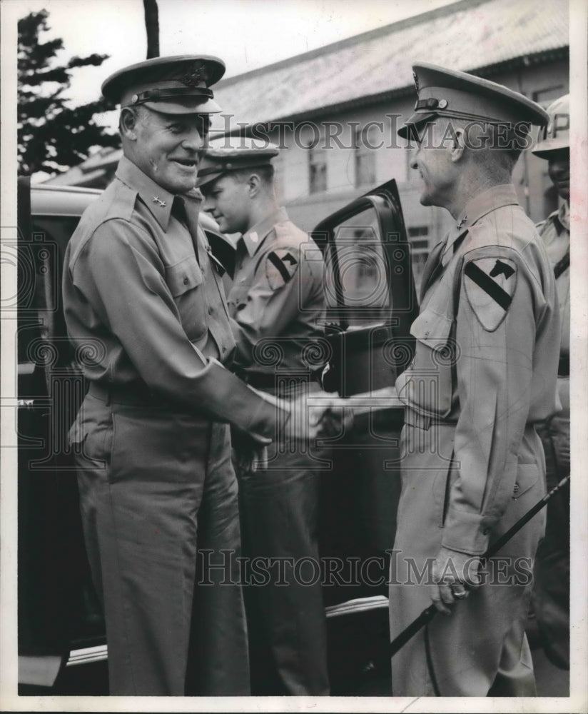 1949 Press Photo Major Thomas W. Hirum with United States Army - abna36213 - Historic Images