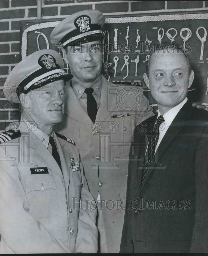 1961 Press Photo U. S. Representative George Huddleston with U.S. Navy Officers - Historic Images