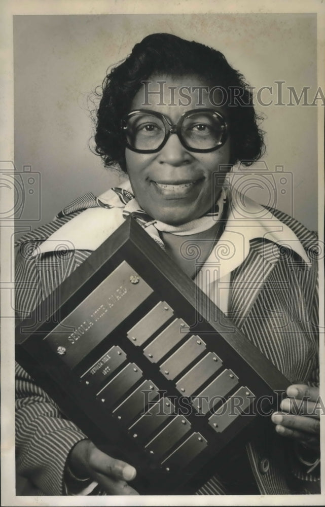 1978, Senolia Mike of Planned Parenthood holds plaque - abna36343 - Historic Images