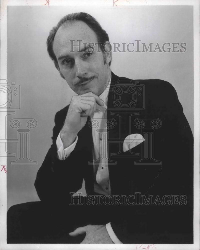 1971 Benjamin Middaugh, Baritone - Historic Images