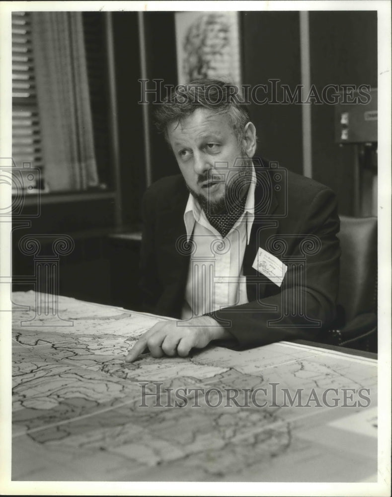 1979 Columnist Norman N. Miller points to map - Historic Images