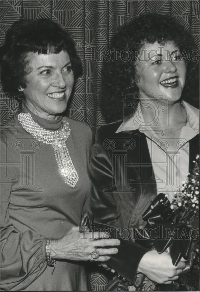 1980 Sue Noblin was chosen 1980 &quot;Woman of the Year&quot; with Founder - Historic Images