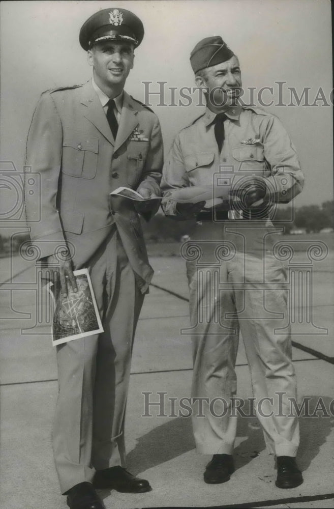 1953 Press Photo Brigadier General Royal Hatch, Major Paul Hampton, Birmingham - Historic Images