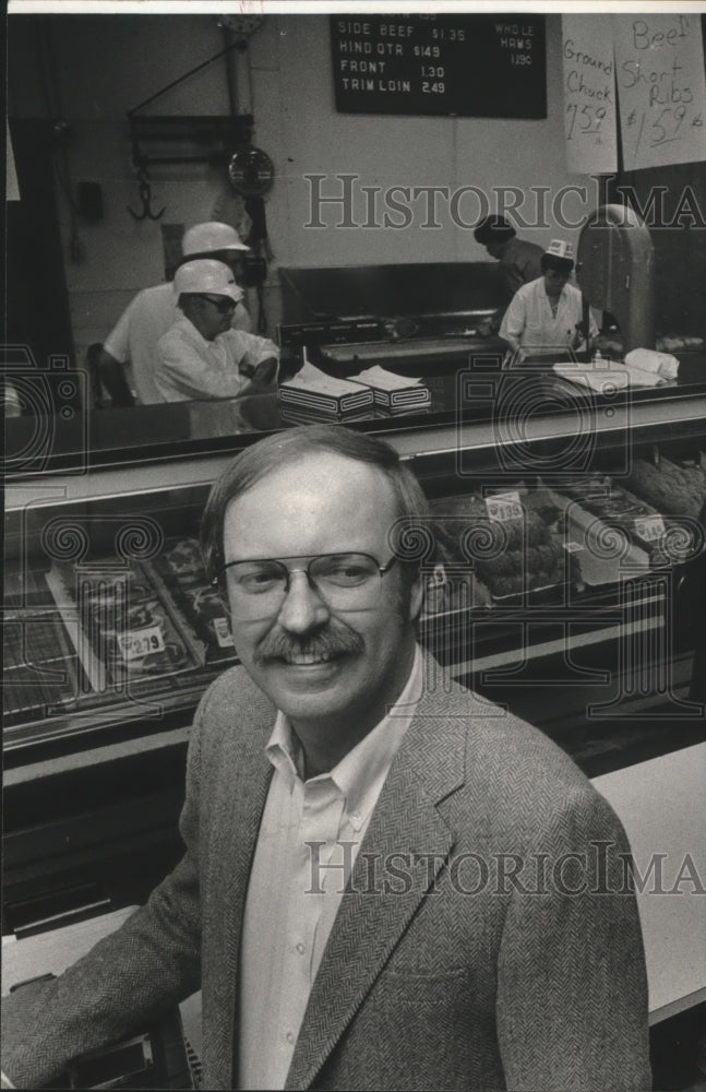 1988, Former Alabama Politician Duane Lewis at Meat counter - Historic Images