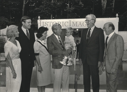 1984 Party goers Susan, Gaylon McCollough, Winnie, Arnold Palmer, AL - Historic Images