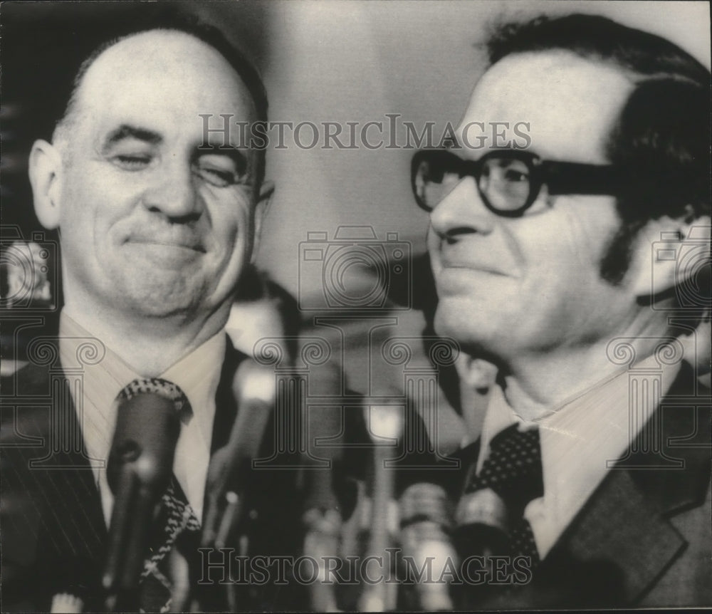 1973 Press Photo James McCord &amp; lawyer during &quot;Watergate&quot; Case - abna37030 - Historic Images