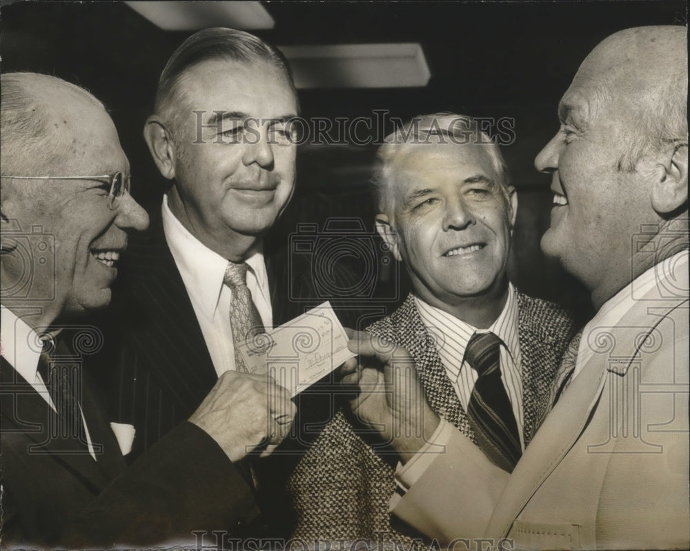 1974 Press Photo Birmingham blind golfer Charley Boswell, Others at Ceremony - Historic Images